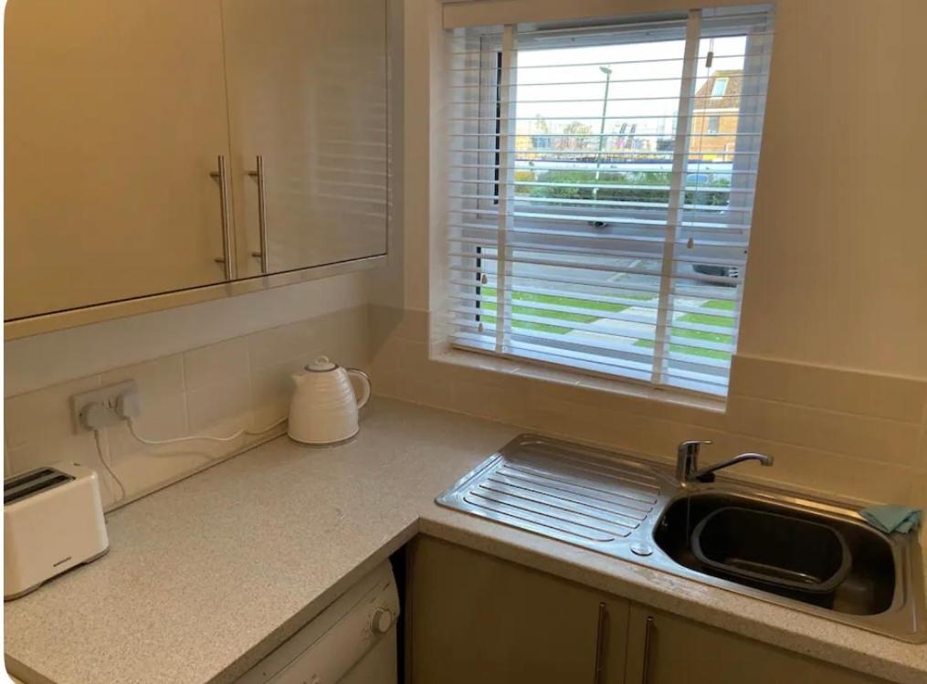 One Bedroom Ground Floor Flat Central Chichester Exterior photo